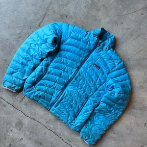 Womens Patagonia light blue puffer jacket zip
up